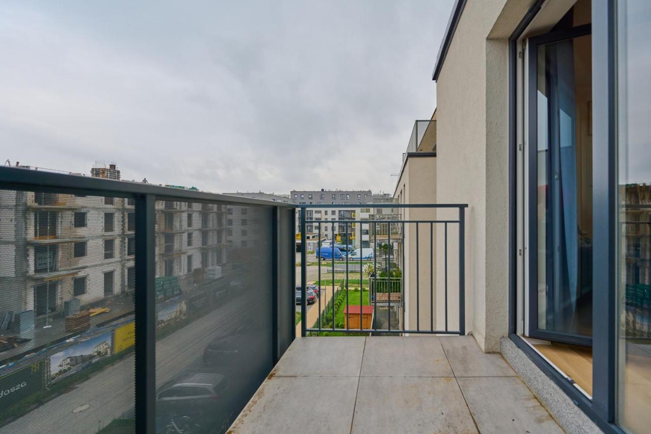 Jagodno Wroclaw Kajdasza Studio Z Bezplatnym Garazem By Noclegi Renters Extérieur photo
