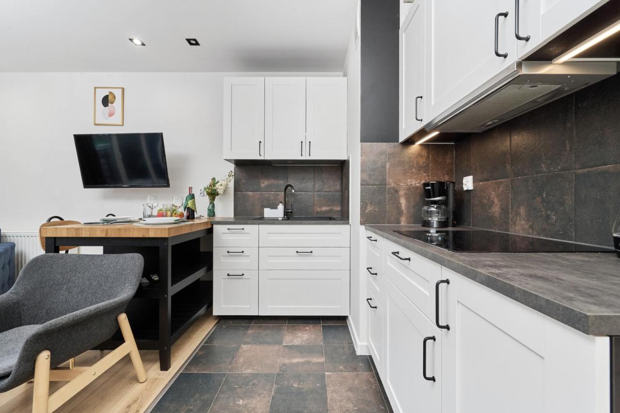 Jagodno Wroclaw Kajdasza Studio Z Bezplatnym Garazem By Noclegi Renters Extérieur photo
